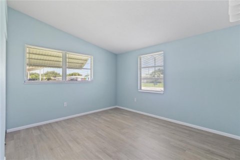 House in Port Charlotte, Florida 4 bedrooms, 121.33 sq.m. № 2217003 - photo 22
