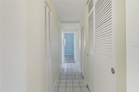 House in Port Charlotte, Florida 4 bedrooms, 121.33 sq.m. № 2217003 - photo 15
