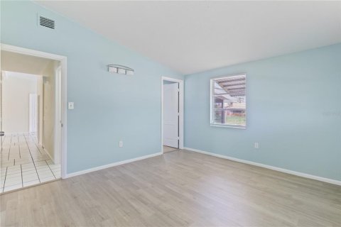 House in Port Charlotte, Florida 4 bedrooms, 121.33 sq.m. № 2217003 - photo 20