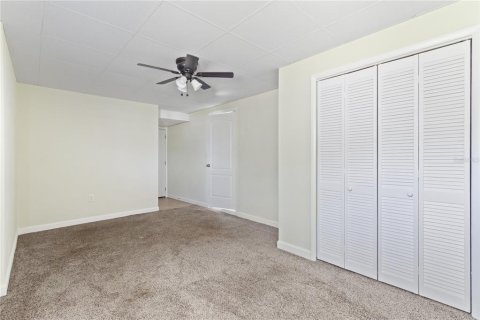 House in Port Charlotte, Florida 4 bedrooms, 121.33 sq.m. № 2217003 - photo 14