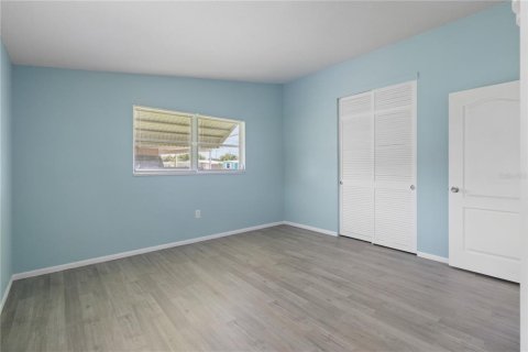 House in Port Charlotte, Florida 4 bedrooms, 121.33 sq.m. № 2217003 - photo 18