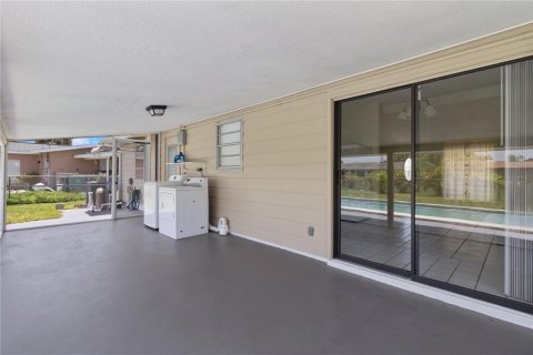 House in Port Charlotte, Florida 4 bedrooms, 121.33 sq.m. № 2217003 - photo 28