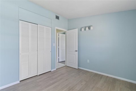 House in Port Charlotte, Florida 4 bedrooms, 121.33 sq.m. № 2217003 - photo 25