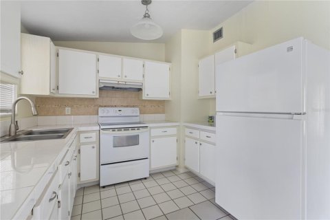House in Port Charlotte, Florida 4 bedrooms, 121.33 sq.m. № 2217003 - photo 12