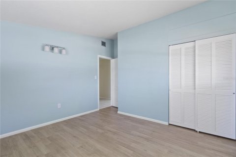 House in Port Charlotte, Florida 4 bedrooms, 121.33 sq.m. № 2217003 - photo 23
