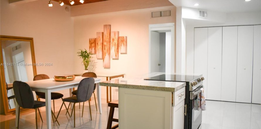 Condominio en Miami, Florida, 3 dormitorios № 1864921