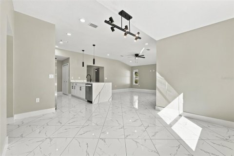 House in Leesburg, Florida 3 bedrooms, 139.35 sq.m. № 2428651 - photo 16