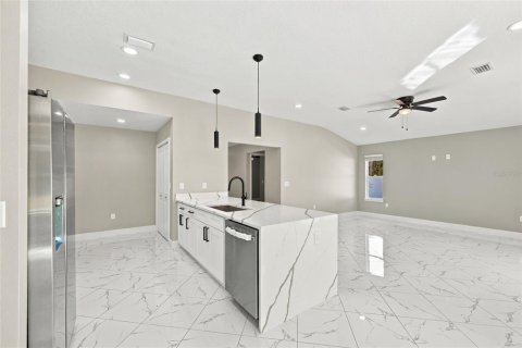 House in Leesburg, Florida 3 bedrooms, 139.35 sq.m. № 2428651 - photo 12