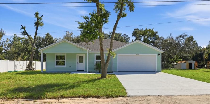 House in Leesburg, Florida 3 bedrooms, 139.35 sq.m. № 2428651