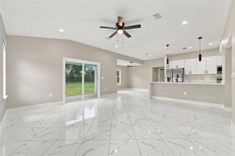 House in Leesburg, Florida 3 bedrooms, 139.35 sq.m. № 2428651 - photo 7