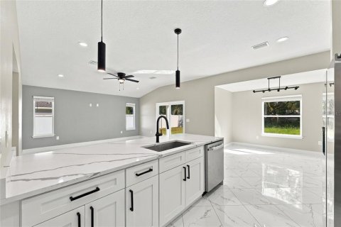 House in Leesburg, Florida 3 bedrooms, 139.35 sq.m. № 2428651 - photo 14