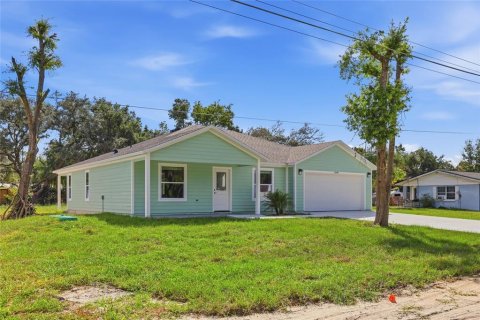 House in Leesburg, Florida 3 bedrooms, 139.35 sq.m. № 2428651 - photo 2