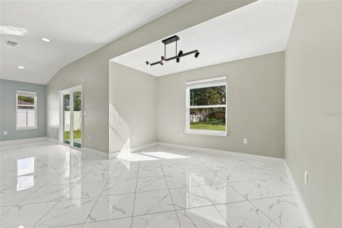 House in Leesburg, Florida 3 bedrooms, 139.35 sq.m. № 2428651 - photo 15