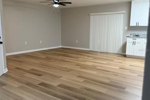 House in Plant City, Florida 3 bedrooms, 105.54 sq.m. № 1912982 - photo 4