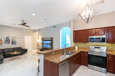 Casa en venta en Cutler Bay, Florida, 4 dormitorios, 220.83 m2 № 1966079 - foto 5