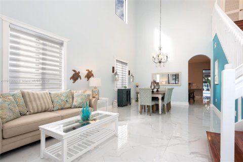 Casa en venta en Cutler Bay, Florida, 4 dormitorios, 220.83 m2 № 1966079 - foto 10