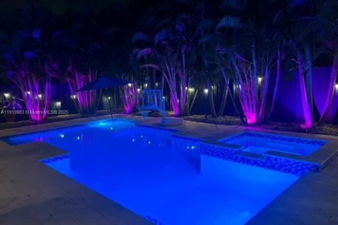 Casa en venta en Cutler Bay, Florida, 4 dormitorios, 220.83 m2 № 1966079 - foto 3