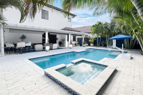 Casa en venta en Cutler Bay, Florida, 4 dormitorios, 220.83 m2 № 1966079 - foto 9
