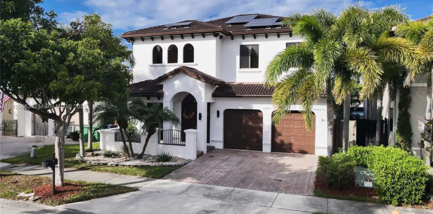 Casa en Cutler Bay, Florida 4 dormitorios, 220.83 m2 № 1966079