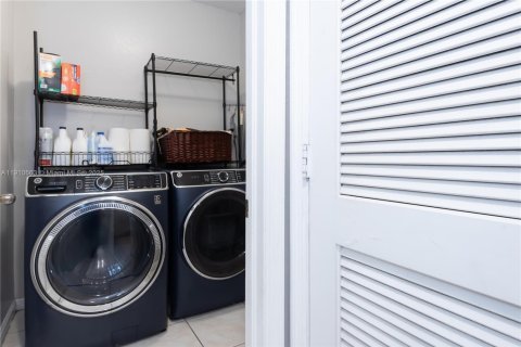 Casa en venta en Cutler Bay, Florida, 4 dormitorios, 220.83 m2 № 1966079 - foto 22