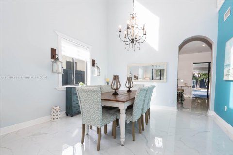 Casa en venta en Cutler Bay, Florida, 4 dormitorios, 220.83 m2 № 1966079 - foto 8