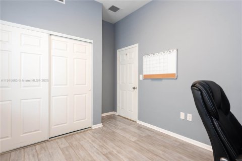 Casa en venta en Cutler Bay, Florida, 4 dormitorios, 220.83 m2 № 1966079 - foto 25