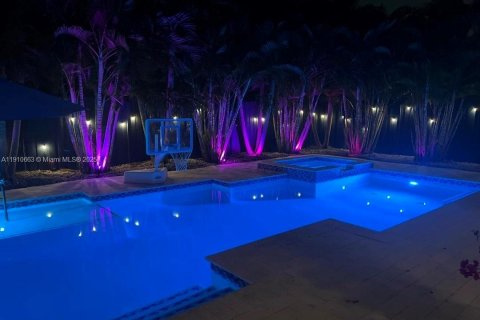 Casa en venta en Cutler Bay, Florida, 4 dormitorios, 220.83 m2 № 1966079 - foto 18