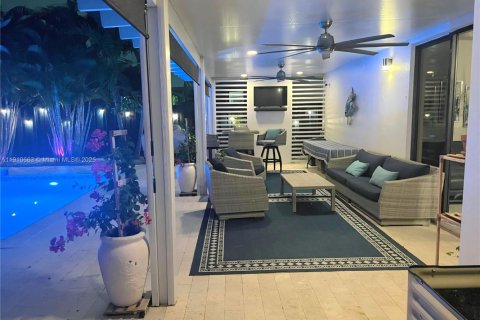 Casa en venta en Cutler Bay, Florida, 4 dormitorios, 220.83 m2 № 1966079 - foto 16