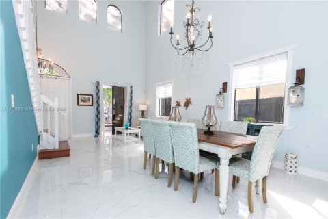 Casa en venta en Cutler Bay, Florida, 4 dormitorios, 220.83 m2 № 1966079 - foto 7