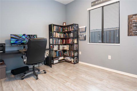 Casa en venta en Cutler Bay, Florida, 4 dormitorios, 220.83 m2 № 1966079 - foto 23