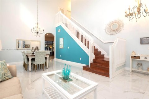 Casa en venta en Cutler Bay, Florida, 4 dormitorios, 220.83 m2 № 1966079 - foto 13