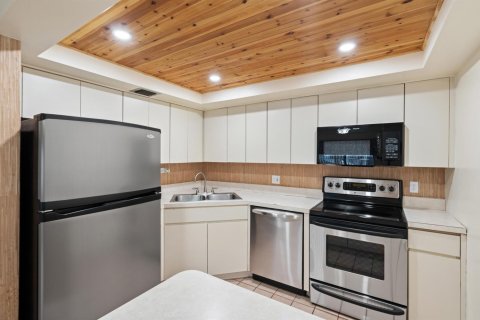 Condo in Stuart, Florida, 2 bedrooms  № 2188436 - photo 9