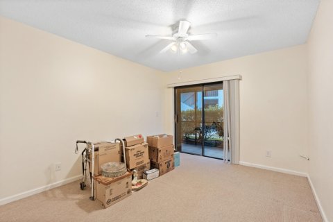Condo in Stuart, Florida, 2 bedrooms  № 2188436 - photo 12