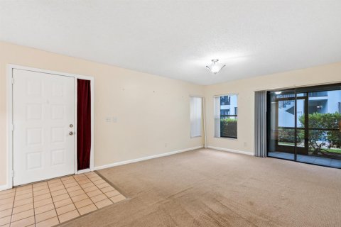 Condo in Stuart, Florida, 2 bedrooms  № 2188436 - photo 5