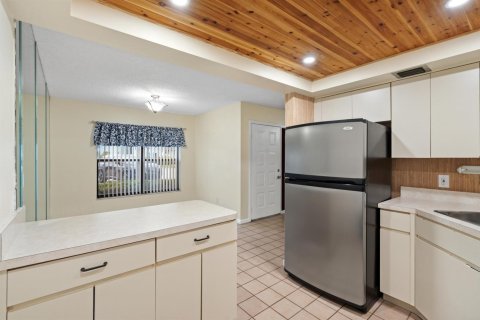 Condo in Stuart, Florida, 2 bedrooms  № 2188436 - photo 11