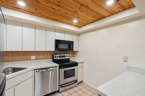 Condo in Stuart, Florida, 2 bedrooms  № 2188436 - photo 10