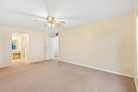 Condo in Stuart, Florida, 2 bedrooms  № 2188436 - photo 15