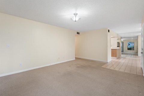 Condo in Stuart, Florida, 2 bedrooms  № 2188436 - photo 6