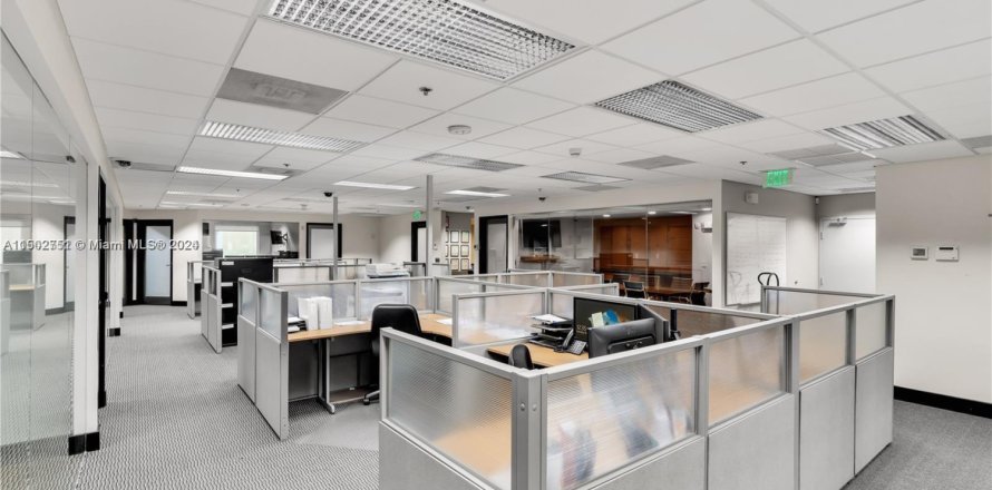 Oficina en Miami, Florida № 925571