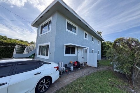 Commercial property in Miami, Florida 139.35 sq.m. № 1976742 - photo 3