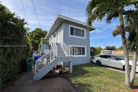 Commercial property in Miami, Florida 139.35 sq.m. № 1976742 - photo 4