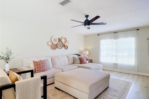Casa en venta en Spring Hill, Florida, 3 dormitorios, 195.09 m2 № 2421671 - foto 8