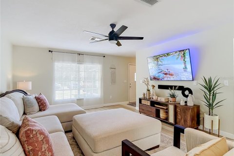 Casa en venta en Spring Hill, Florida, 3 dormitorios, 195.09 m2 № 2421671 - foto 11