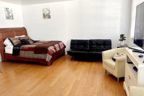 Copropriété à louer à Miami Beach, Floride: 49.24 m2 № 2001194 - photo 2