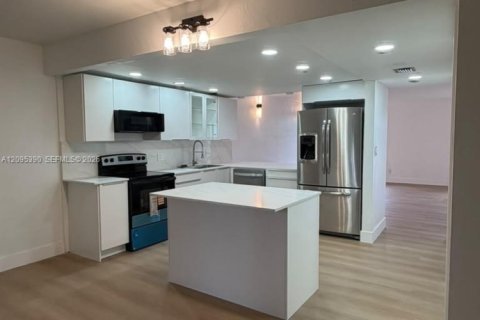 Touwnhouse à louer à Plantation, Floride: 3 chambres, 143.53 m2 № 2384854 - photo 2