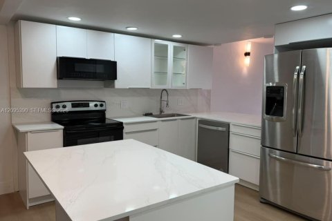 Touwnhouse à louer à Plantation, Floride: 3 chambres, 143.53 m2 № 2384854 - photo 3
