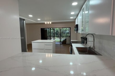 Touwnhouse à louer à Plantation, Floride: 3 chambres, 143.53 m2 № 2384854 - photo 5