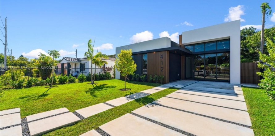 House in Miami, Florida 5 bedrooms, 229.65 sq.m. № 1731365