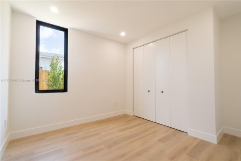 House in Miami, Florida 5 bedrooms, 229.65 sq.m. № 1731365 - photo 28
