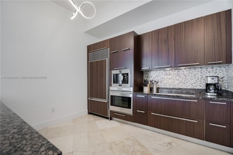 Снять в аренду квартиру в Санни-Айлс-Бич, Флорида 3 спальни, 182.27м2, № 2079503 - фото 6